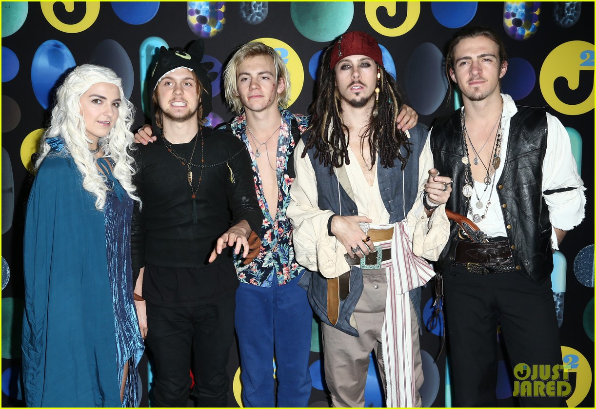 ross lynch courntey eaton just jared halloween party 06