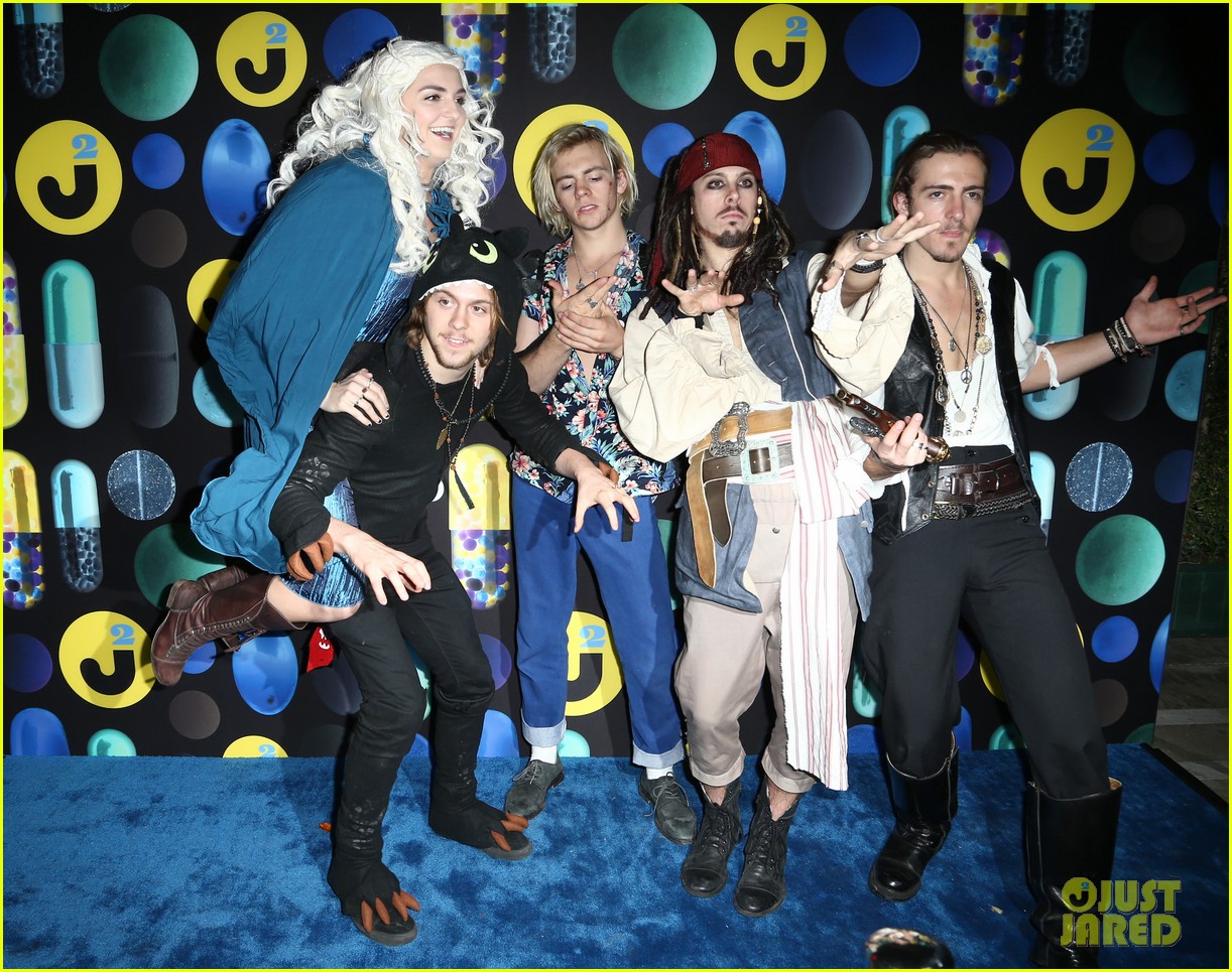 ross lynch courntey eaton just jared halloween party 07