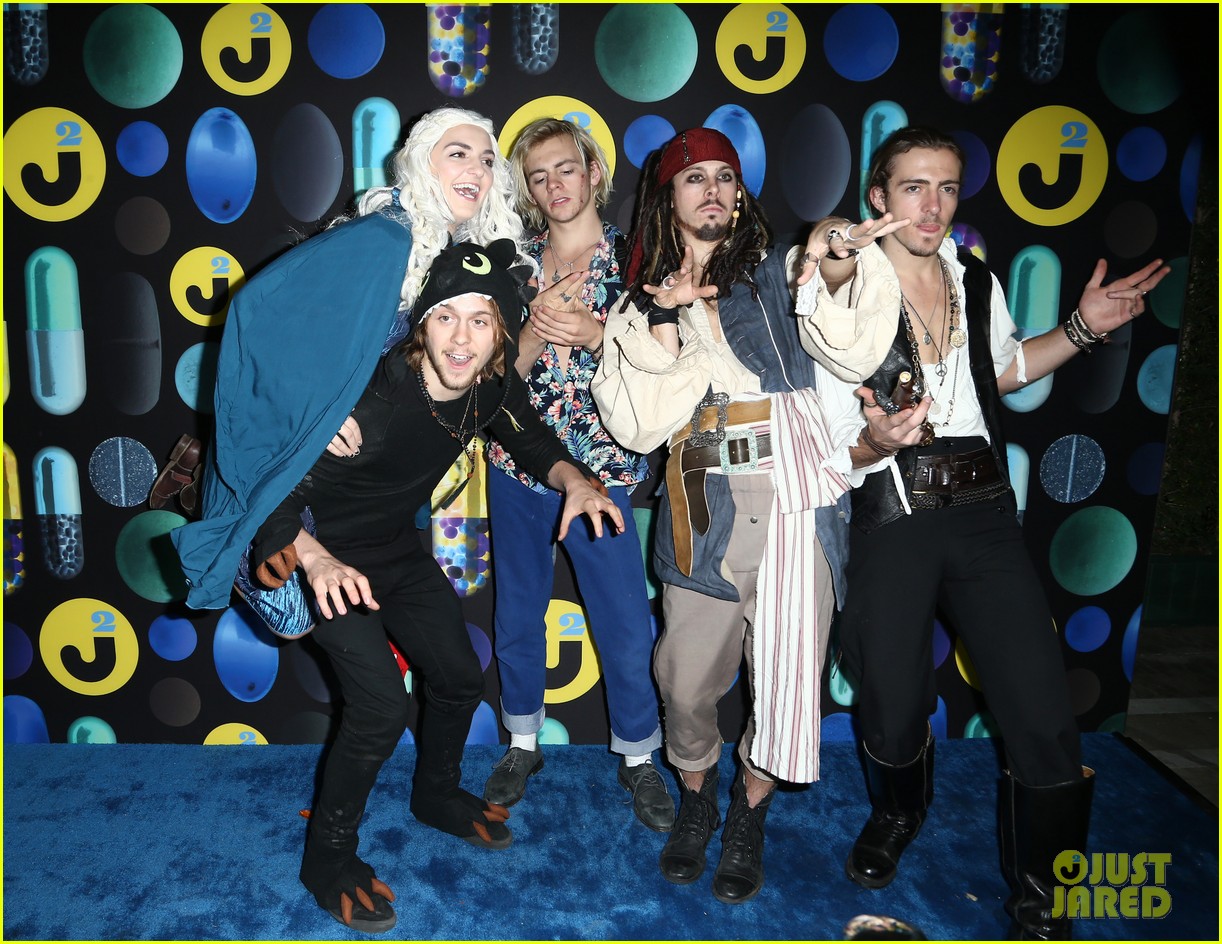 ross lynch courntey eaton just jared halloween party 08