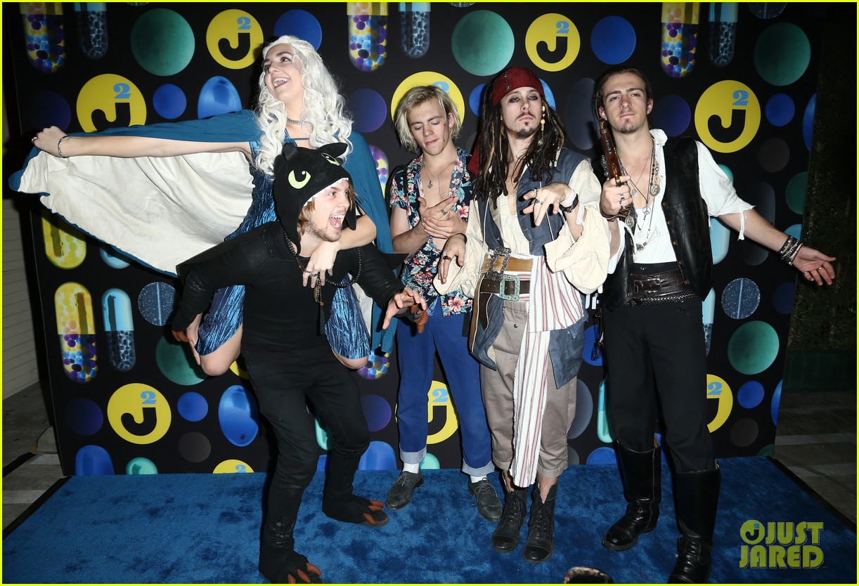 ross lynch courntey eaton just jared halloween party 10
