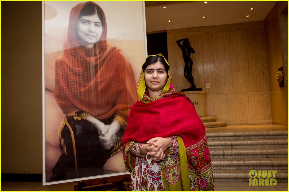 malala yousafzai unveils official portrait 03