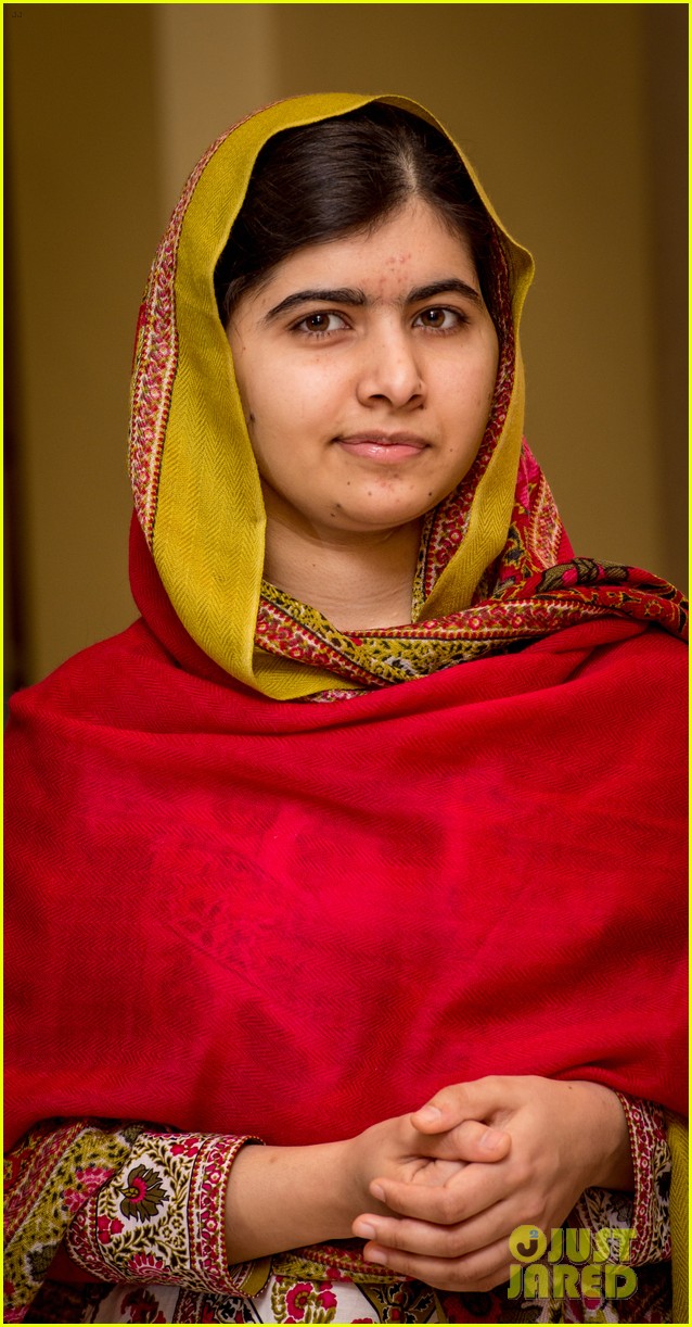 malala yousafzai unveils official portrait 09