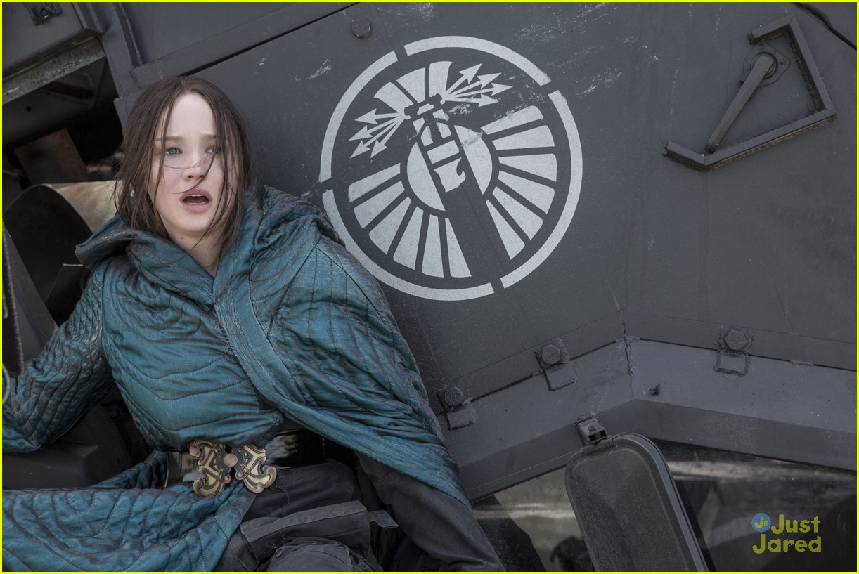 The Hunger Games: Mockingjay, Part 1 – Midnight showing Review – Indie Mac  User