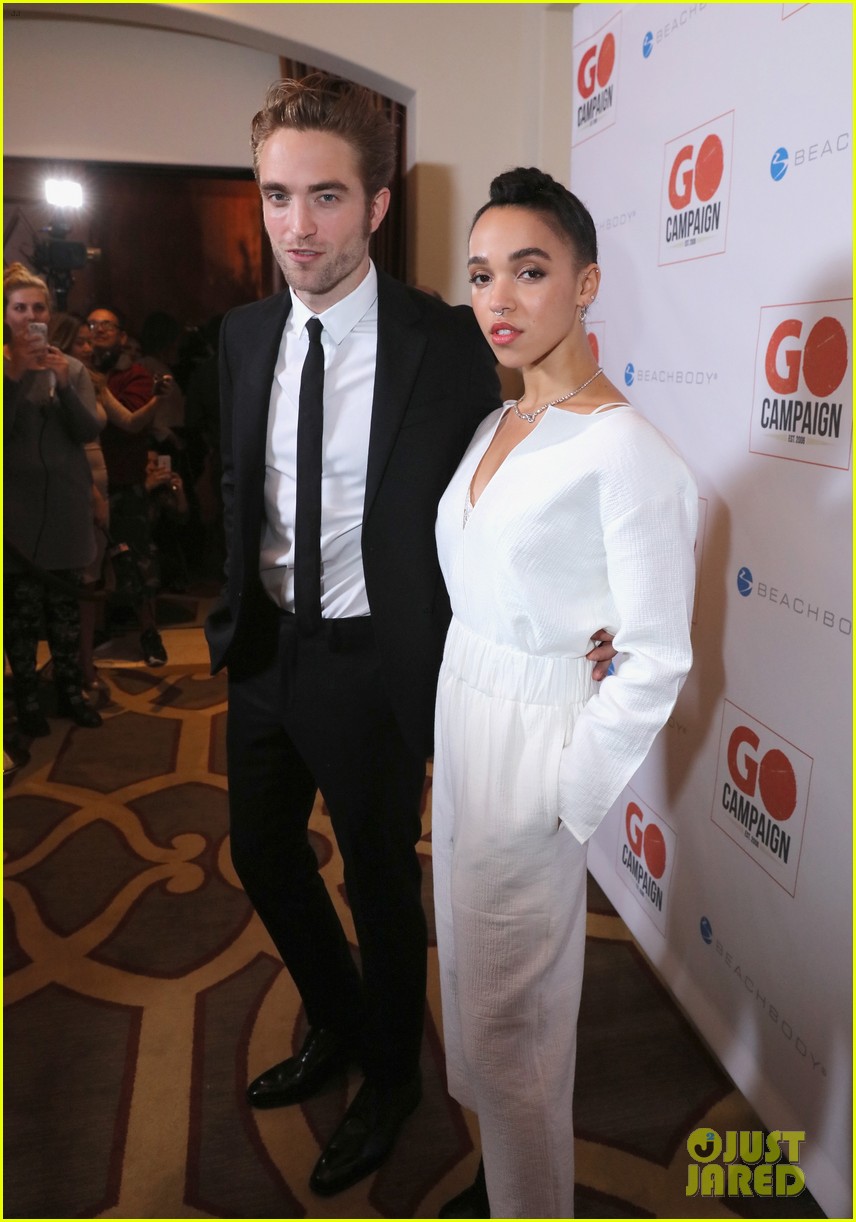 robert pattinson fka twigs have a date night with katy perry 05