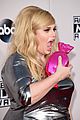pitch perfect 2 cast reunites at american music awards 2015 04