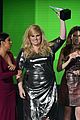 pitch perfect 2 cast reunites at american music awards 2015 18