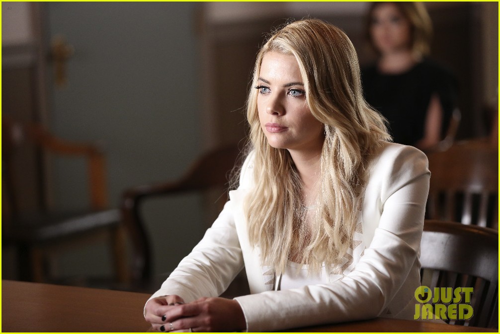 'Pretty Little Liars: 5 Years Forward' Airs TONIGHT - Get A Sneak Peek