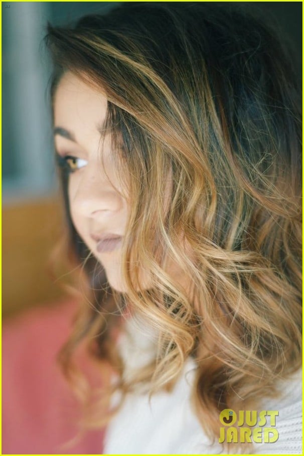andrea russett dyes hair blonde looks amazing 01