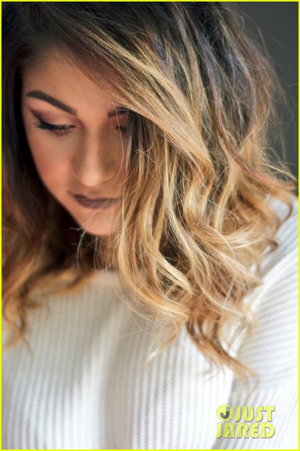 andrea russett dyes hair blonde looks amazing 02