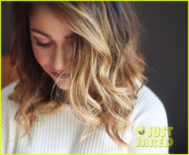 andrea russett dyes hair blonde looks amazing 04