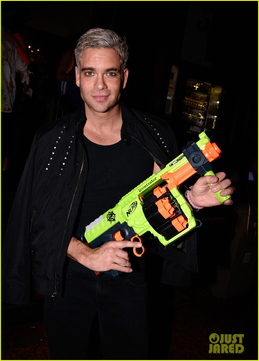 mark salling dresses as jared eng at the jj halloween party 02