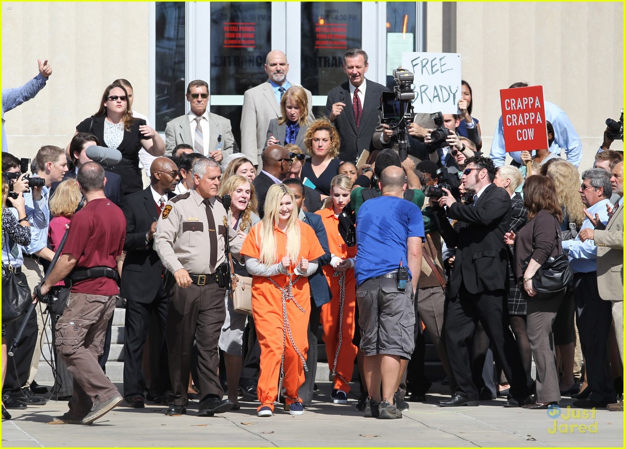 scream queens arrest orange suits lea michele eye patch 08