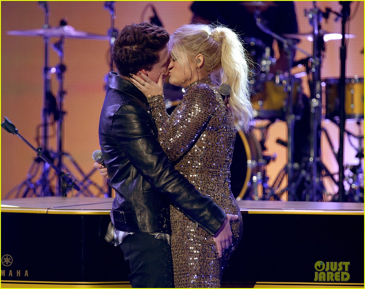 meghan trainor charlie puth make out american music awards 2015 23