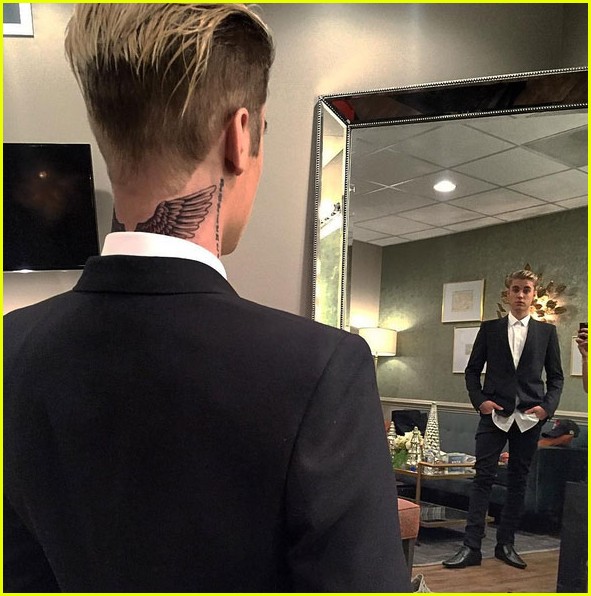 justin bieber gets wings tattoo on his neck 02