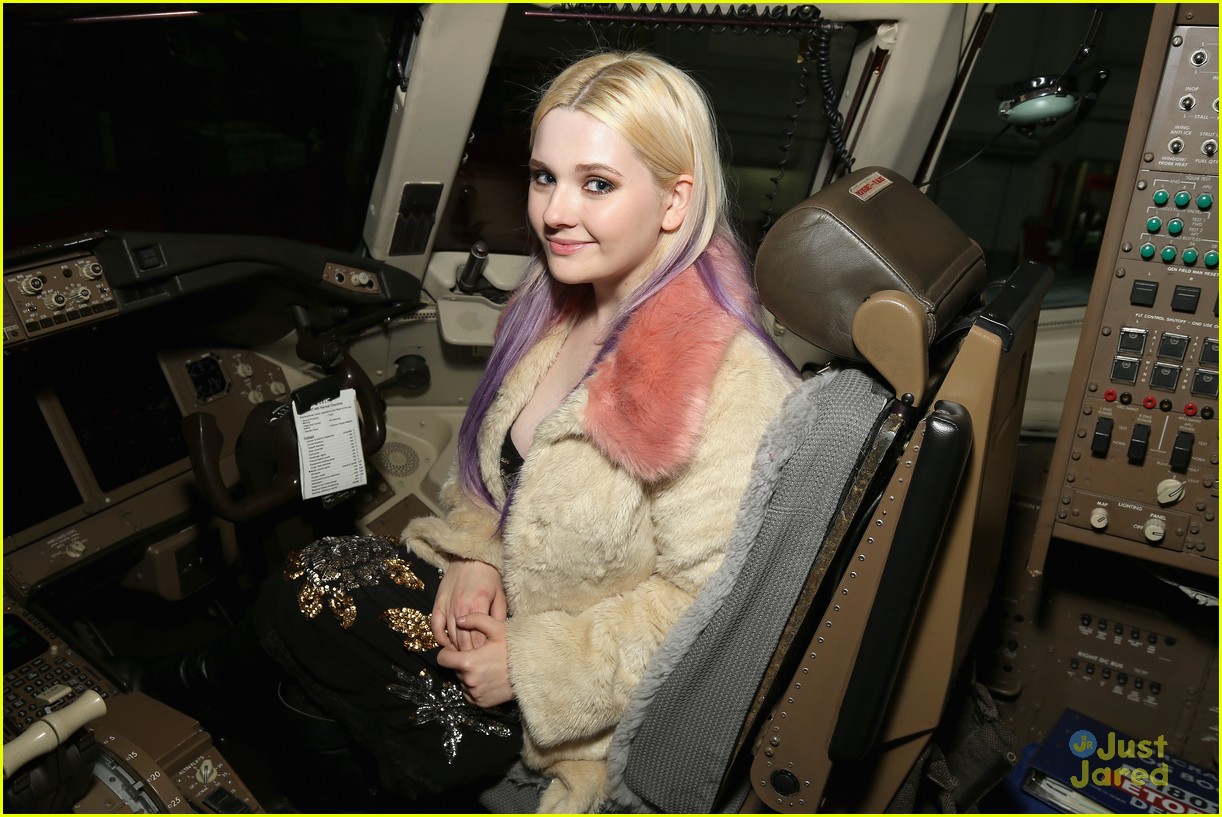 abigail breslin delta holiday in the hangar event nyc 09