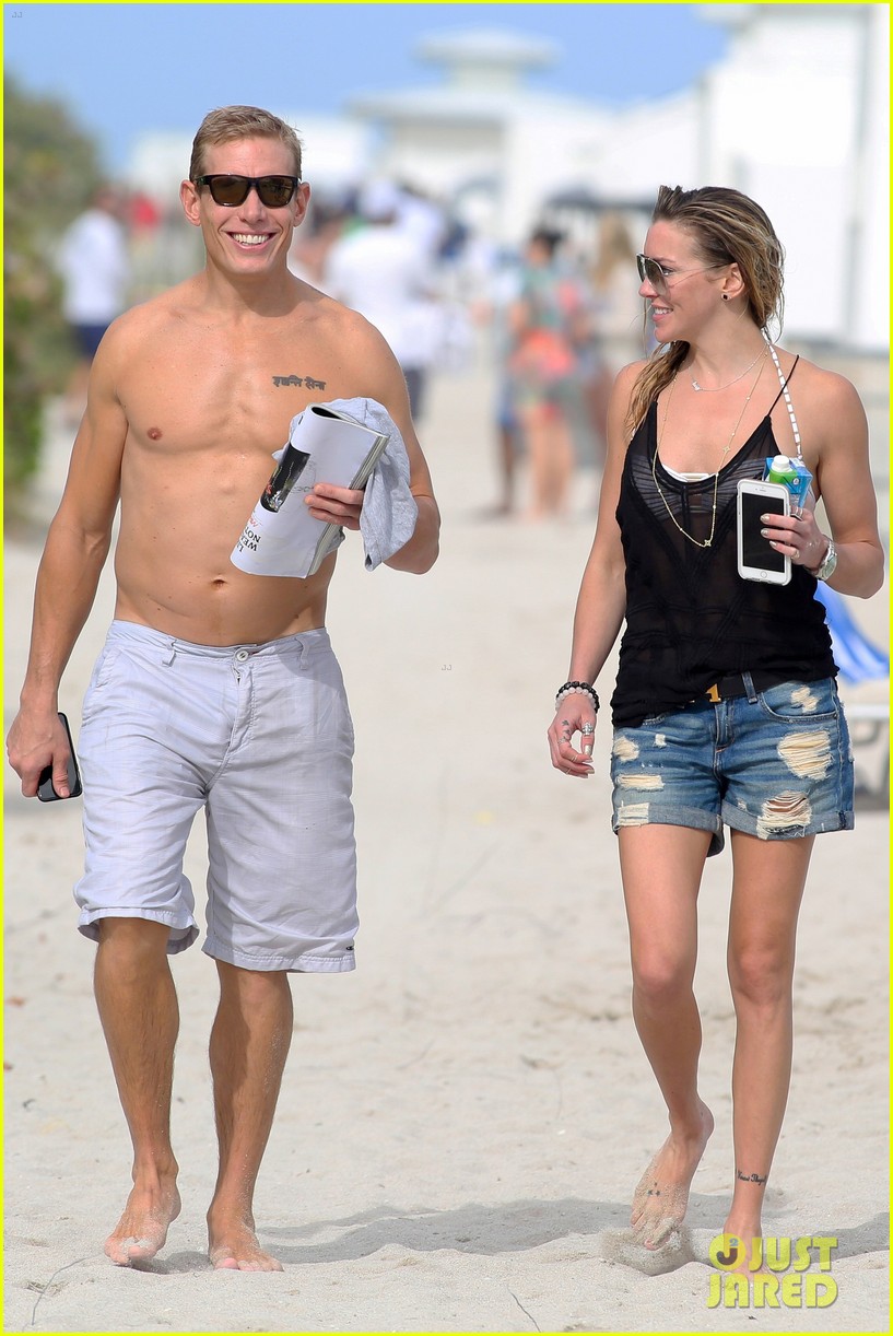 katie cassidy continues beach vacation 22