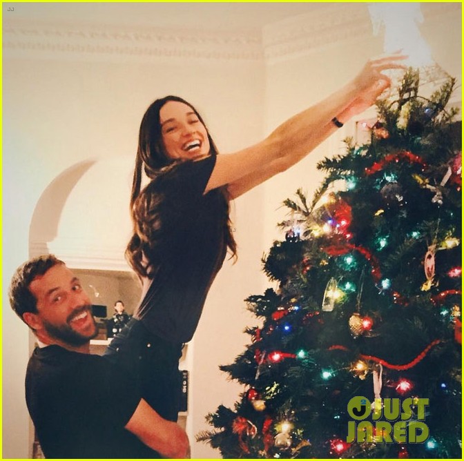 crystal reed holiday shopping darren mcmullen grove 01