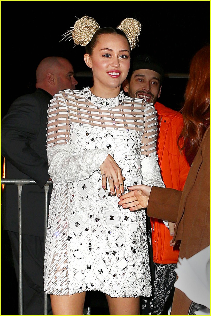 miley cyrus last red carpet ever 12