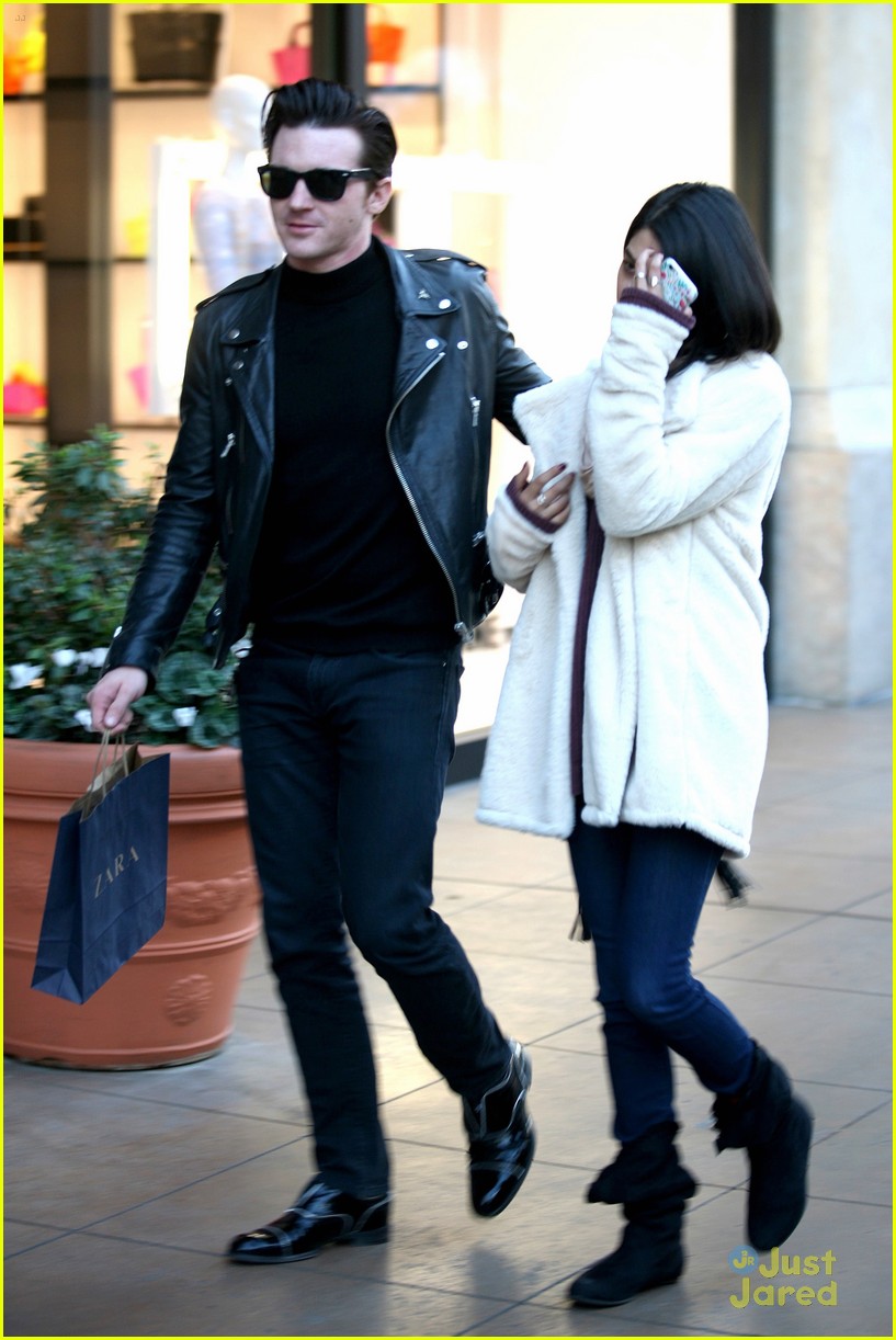drake bell janet shopping grove mexico dates 02