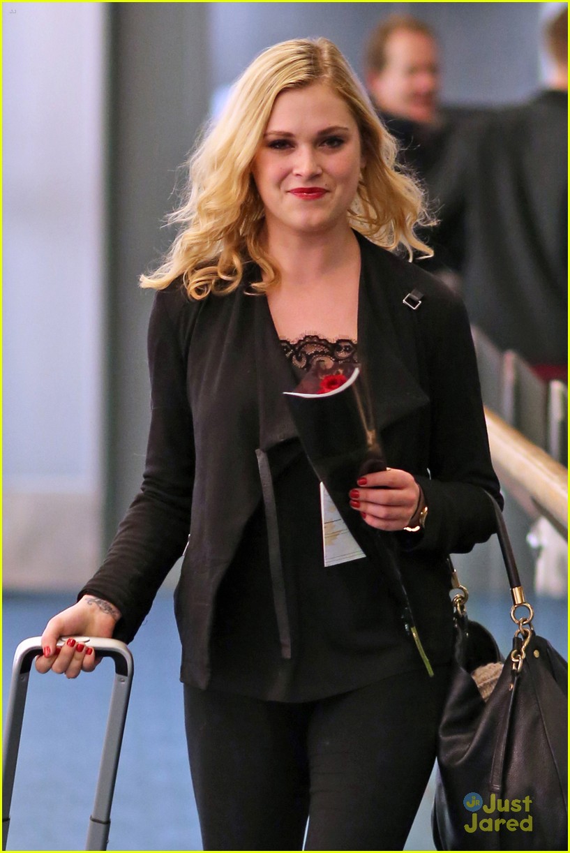 eliza taylor danielle panabaker leave vancouver for home 06