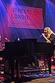 ellie goulding friends holiday concert o holy night video 05