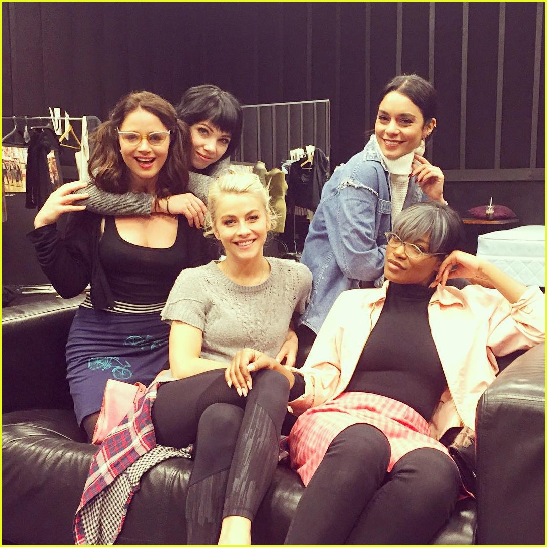 pink ladies pics grease live cast 01