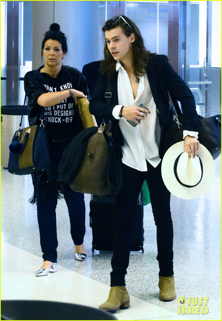 harry styles arrives miami mom anne 45