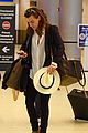 harry styles arrives miami mom anne 24
