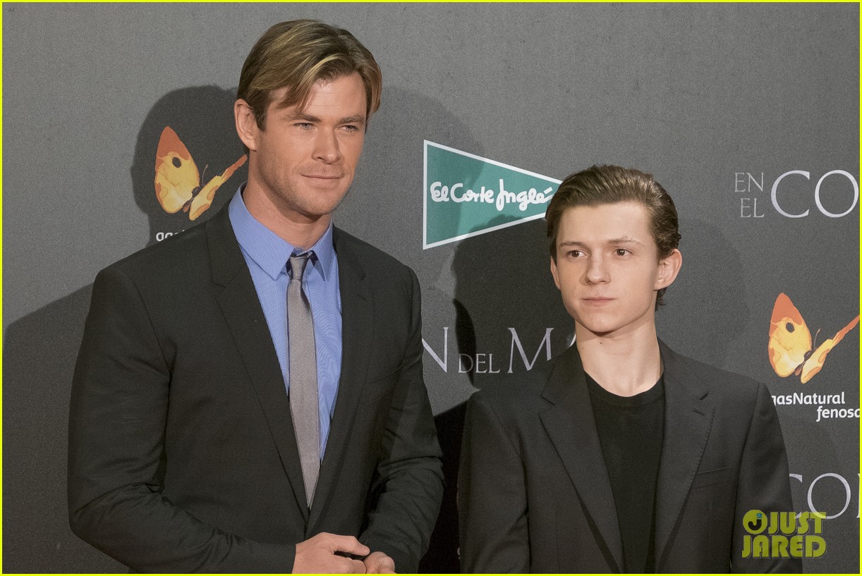 chris hemsworth tom holland in the heart of the sea madrid 25