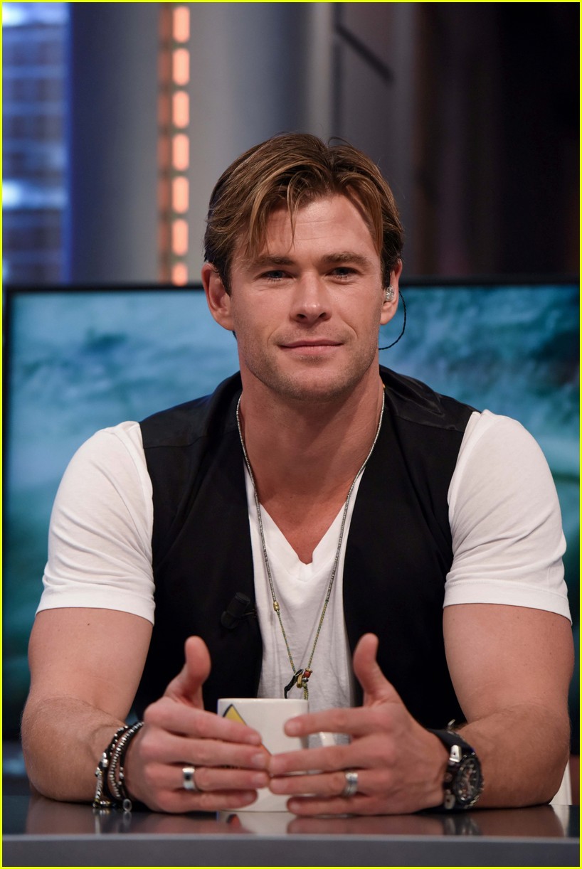Chris Hemsworth discovers he could develop Alzheimer's disease in Limitless  | Kidspot