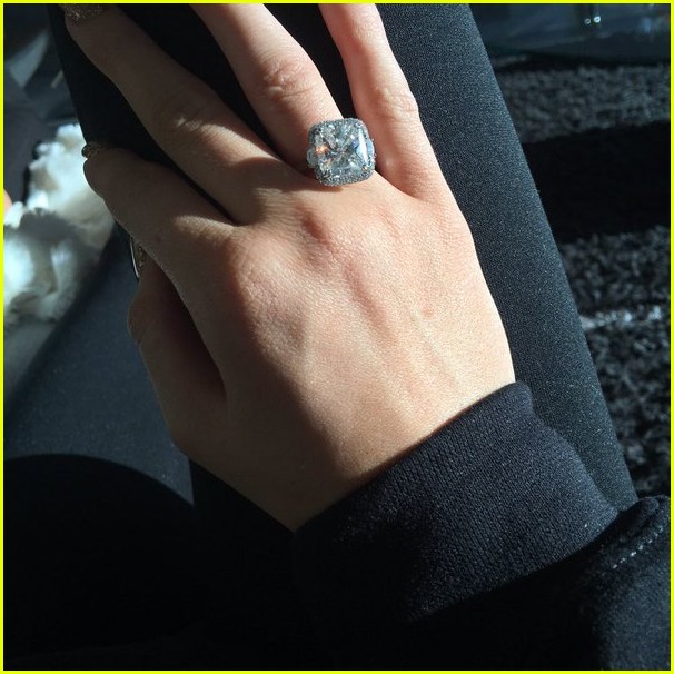 kylie jenner confirms shes not engaged to tyga 02