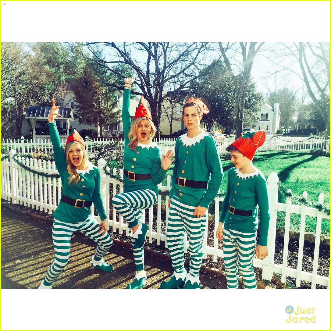 kelsea ballerini elf pajamas family 02