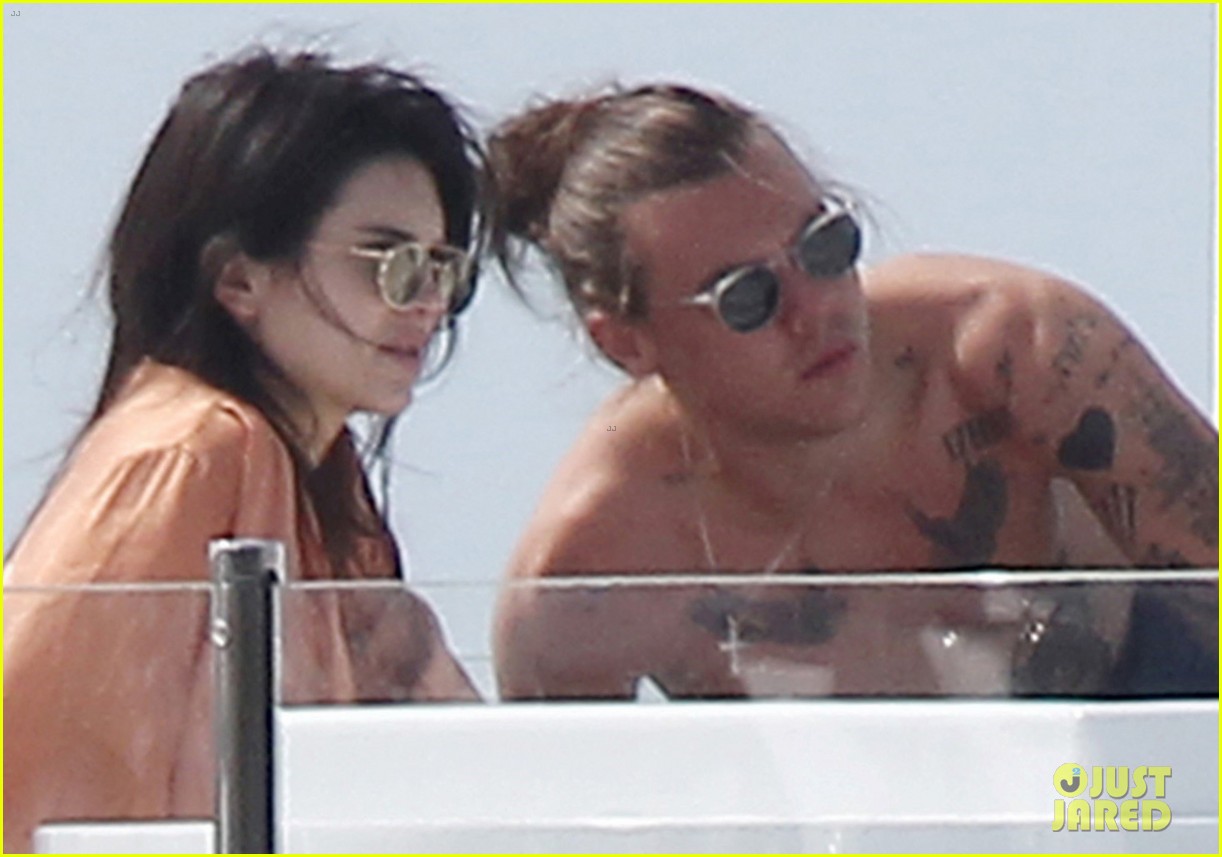 kendall jenner harry styles yacht pda 2015 new years 05
