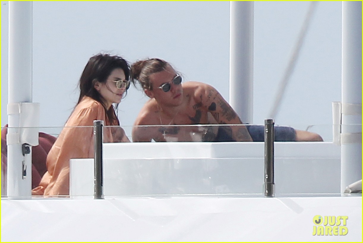 kendall jenner harry styles yacht pda 2015 new years 11