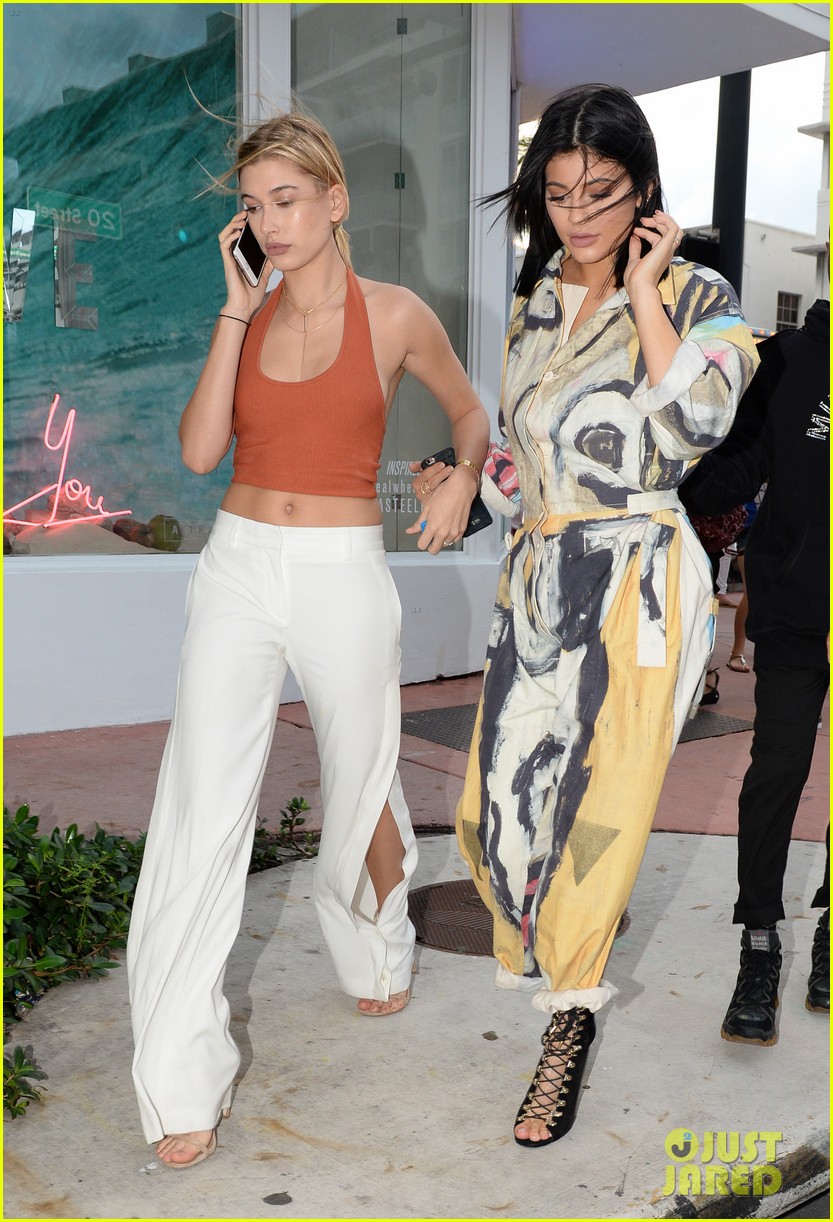 kendall kylie jenner step out separately 28