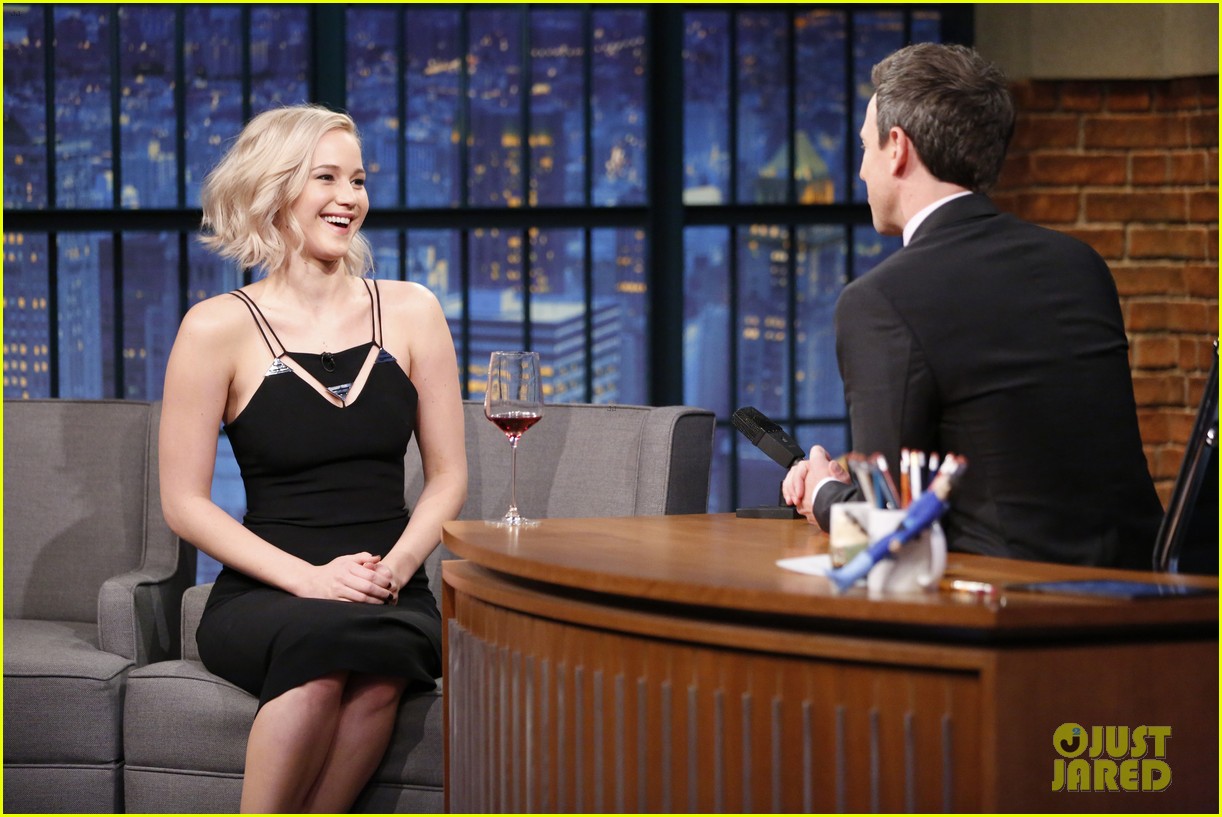 jennifer lawrence wanted seth meyers to ask her out 01