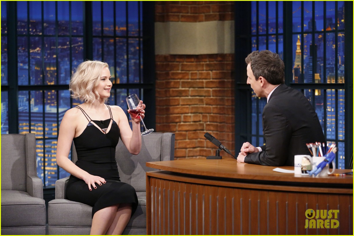 jennifer lawrence wanted seth meyers to ask her out 05