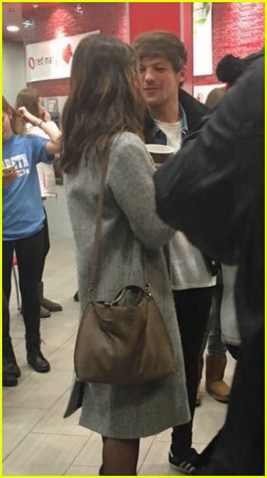 louis tomlinson danielle campbell hold hands chicago 03