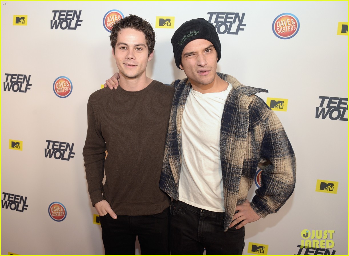 dylan obrien tyler posey buddy up at teen wolf l a premiere party 02