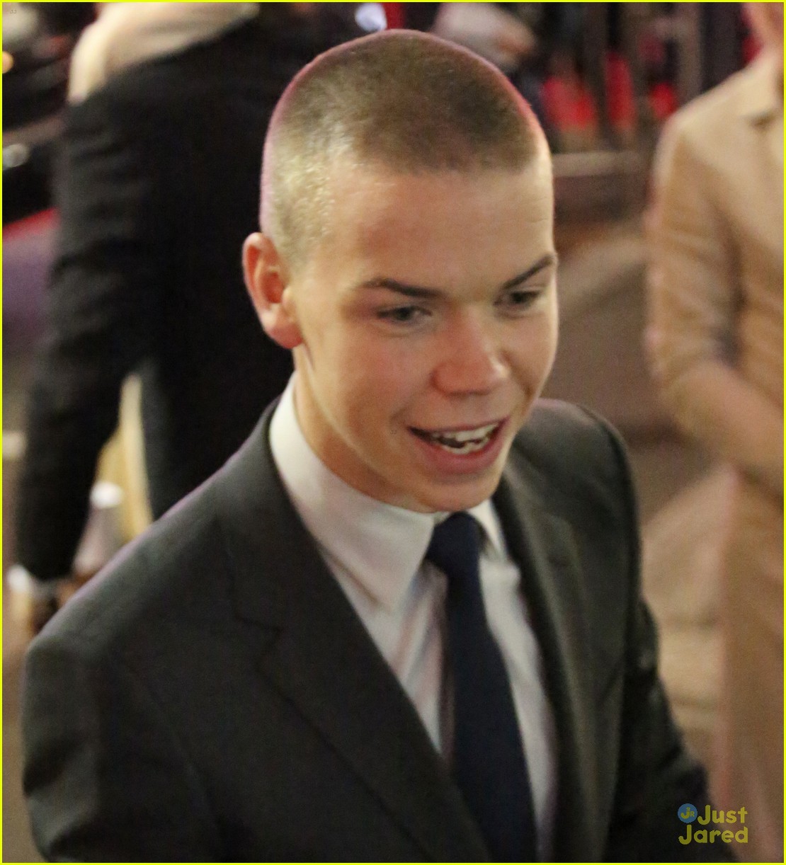 will poulter revenant hollywood premiere pics 05