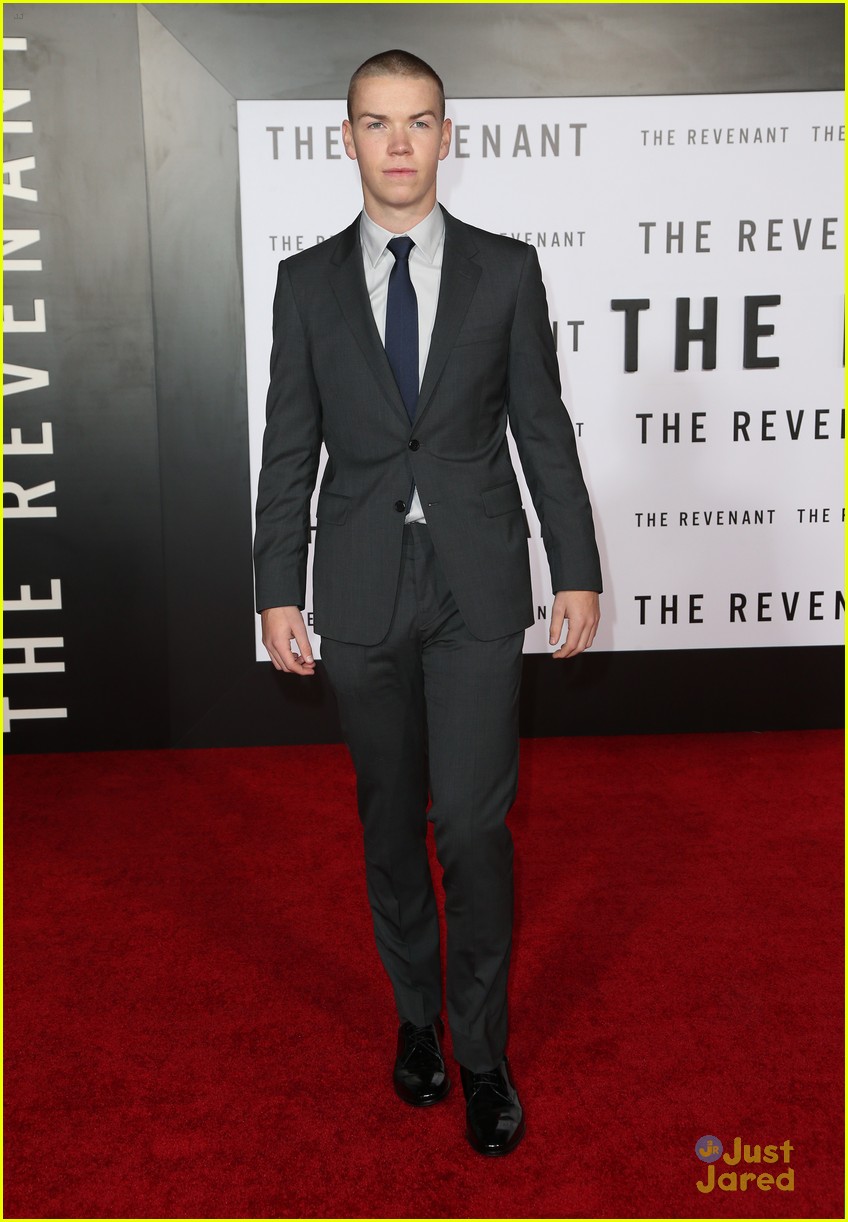 will poulter revenant hollywood premiere pics 11