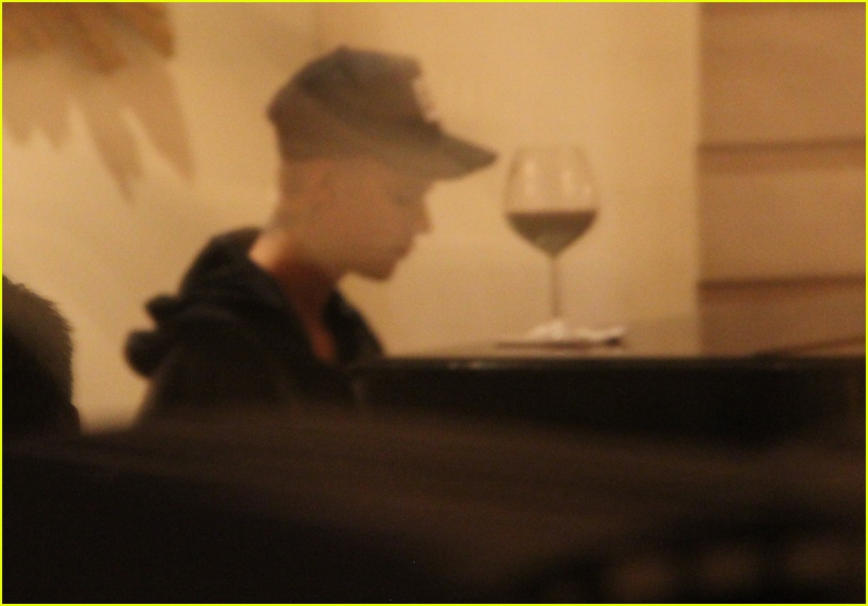 justin bieber plays piano at montage 12