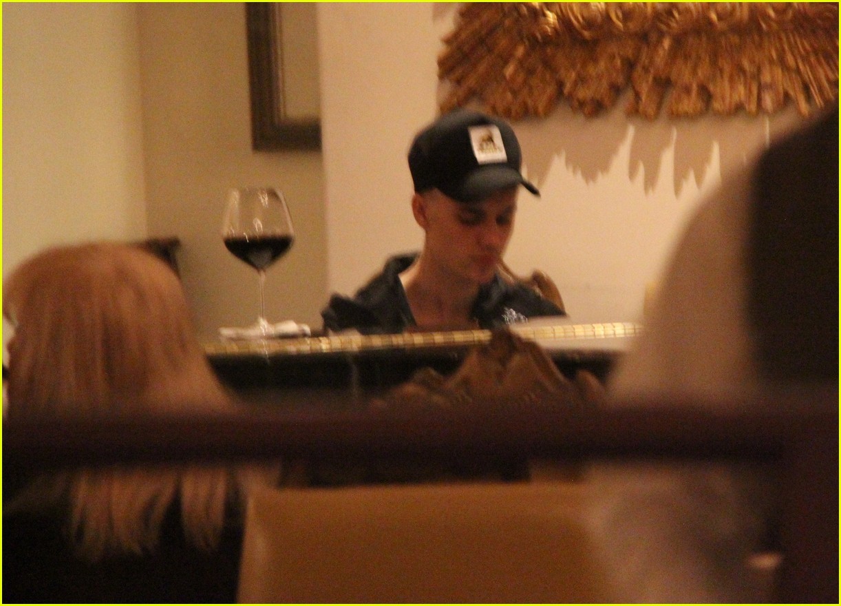 justin bieber plays piano at montage 15