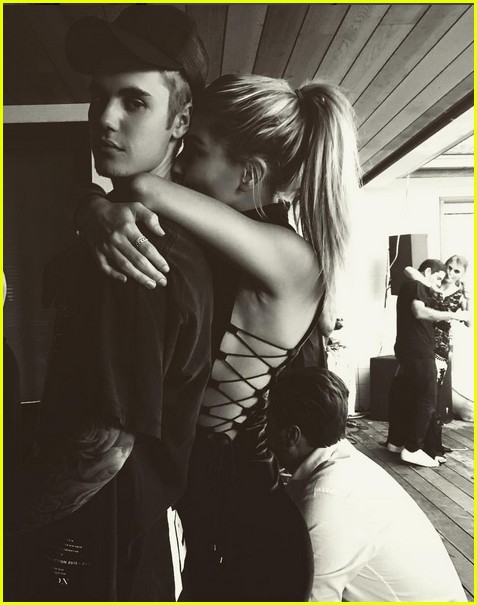 justin bieber celebrates the new year with hailey baldwin 02