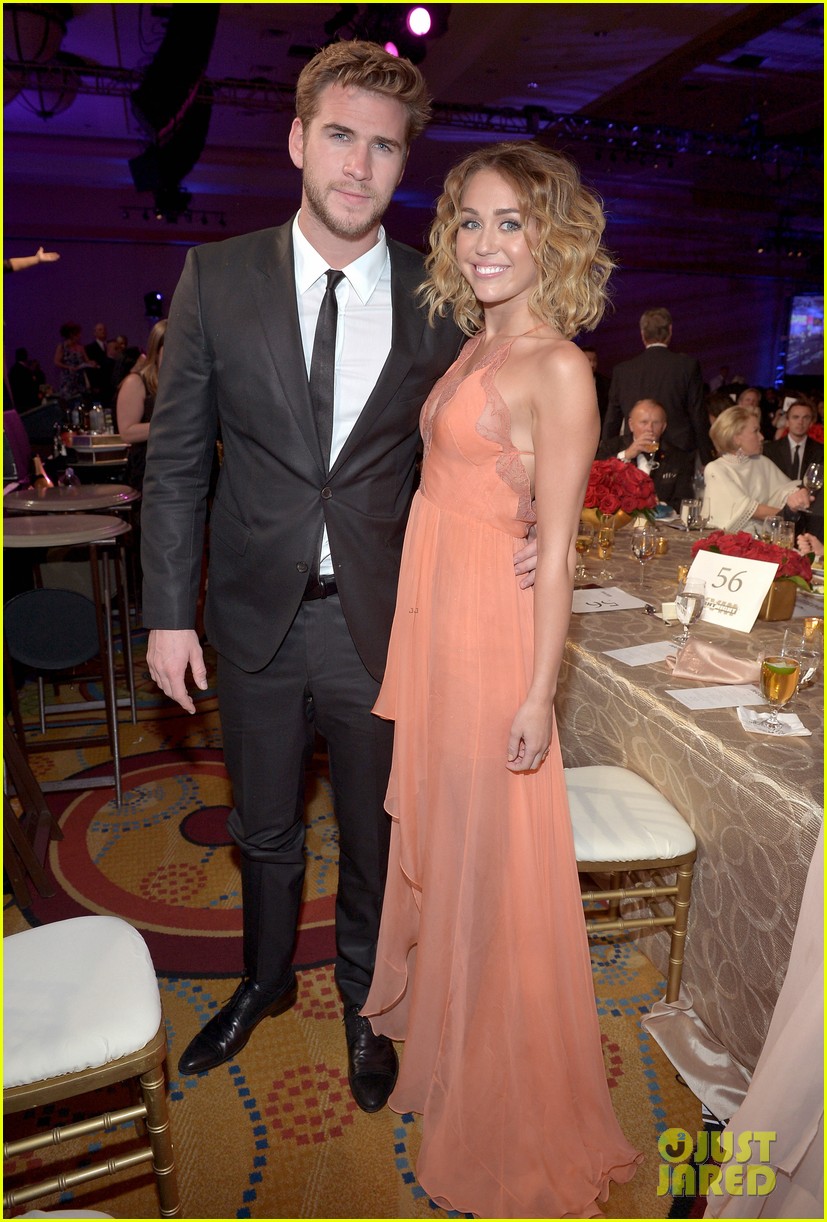miley cyrus liam hemsworth are engaged again 03