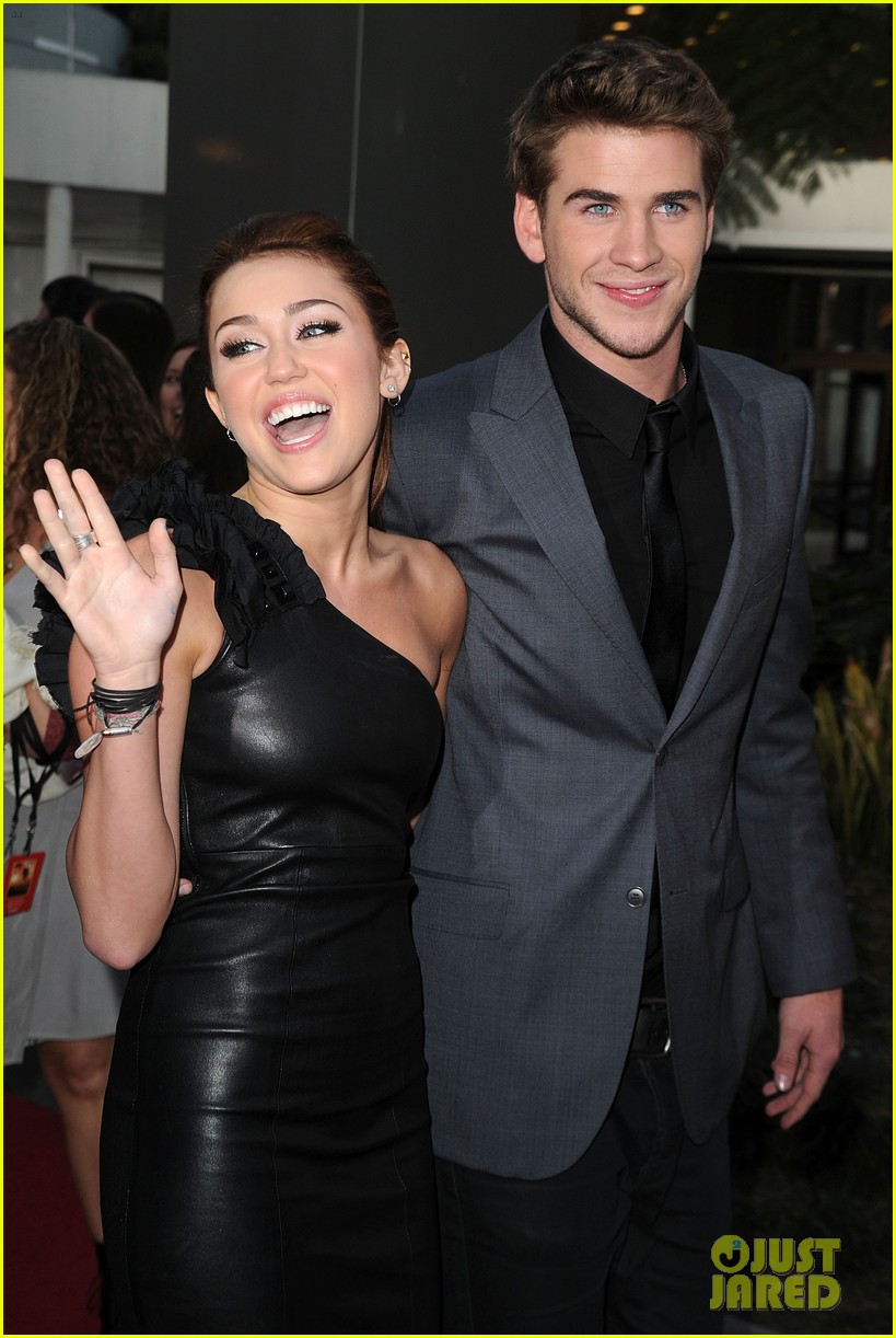 miley cyrus liam hemsworth are engaged again 06