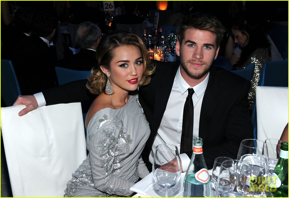 miley cyrus liam hemsworth are engaged again 12