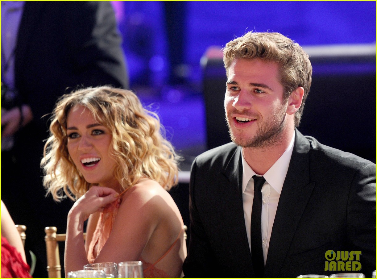 miley cyrus liam hemsworth are engaged again 15