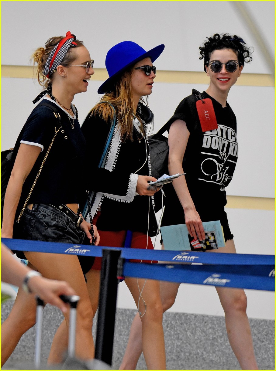 cara and st vincent travel with suki waterhouse 03