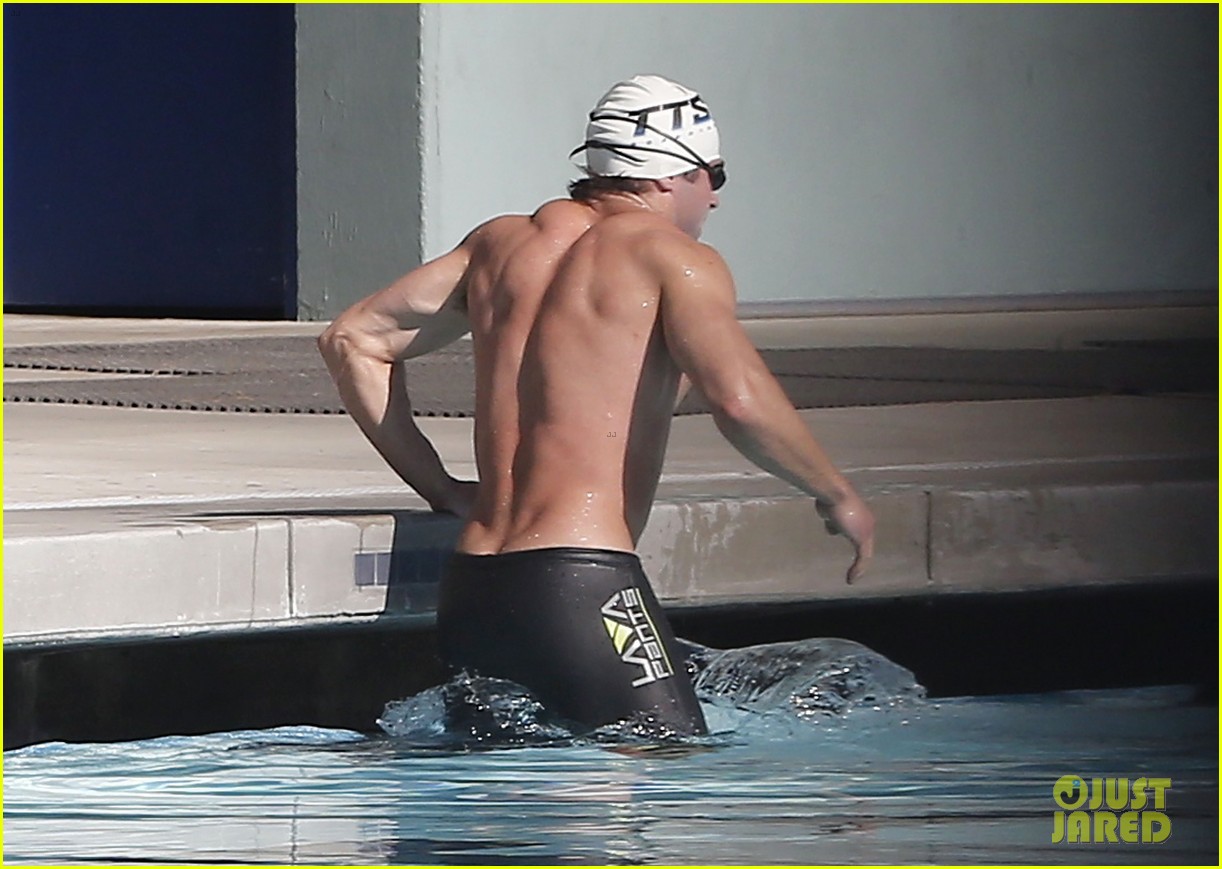 zac efron goes shirtless for baywatch swimming lessons 02